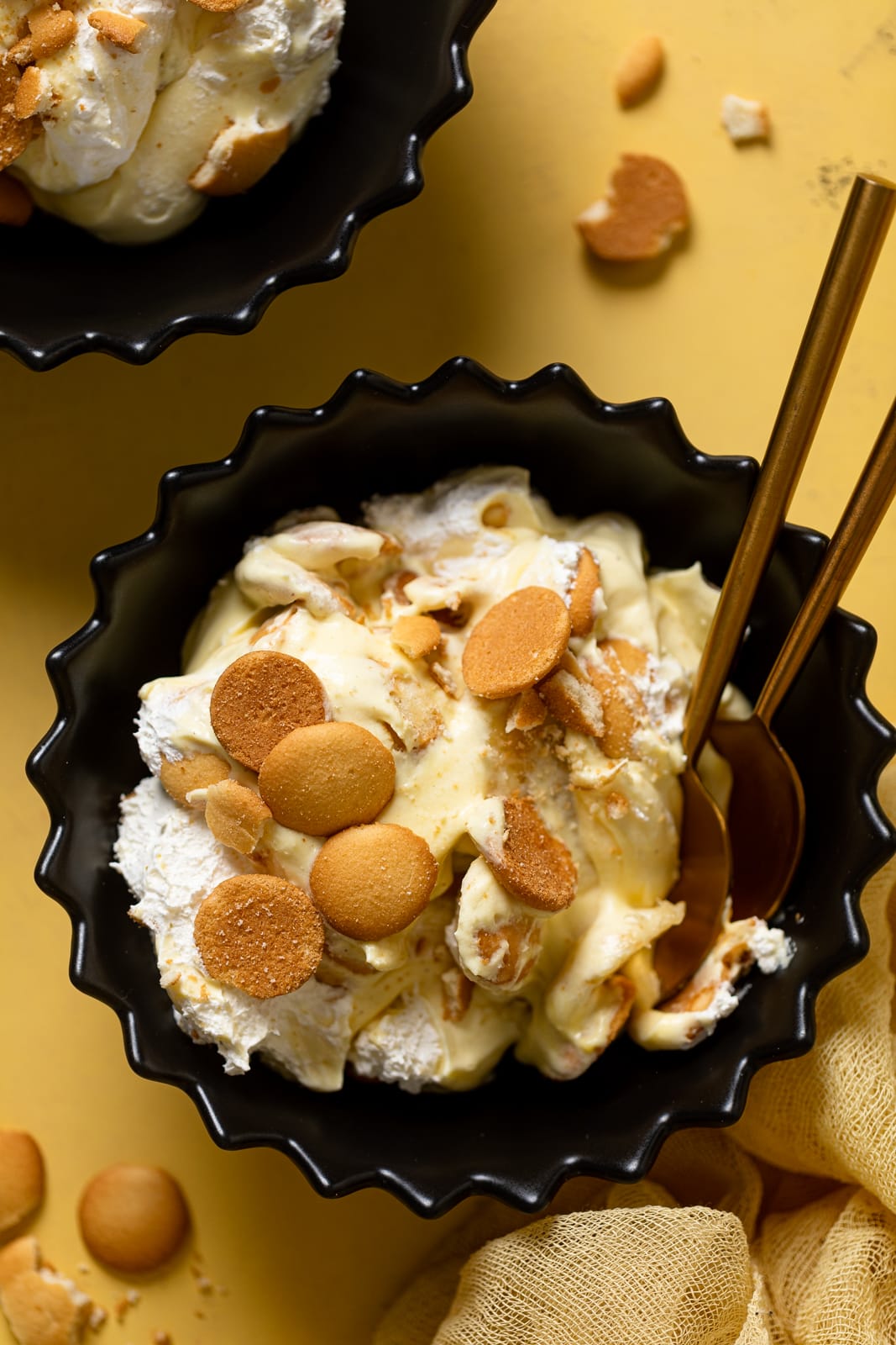 Bowl of Southern Banana Pudding with two spoons