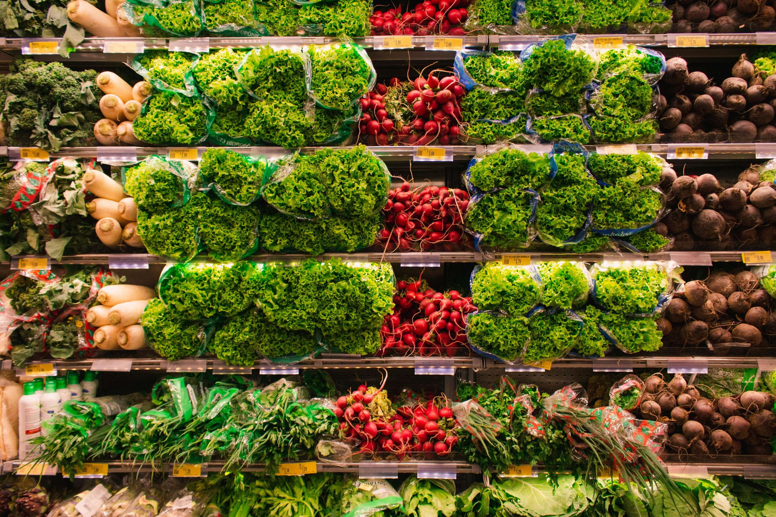 Image of a vegetable aisle in a grocery store.