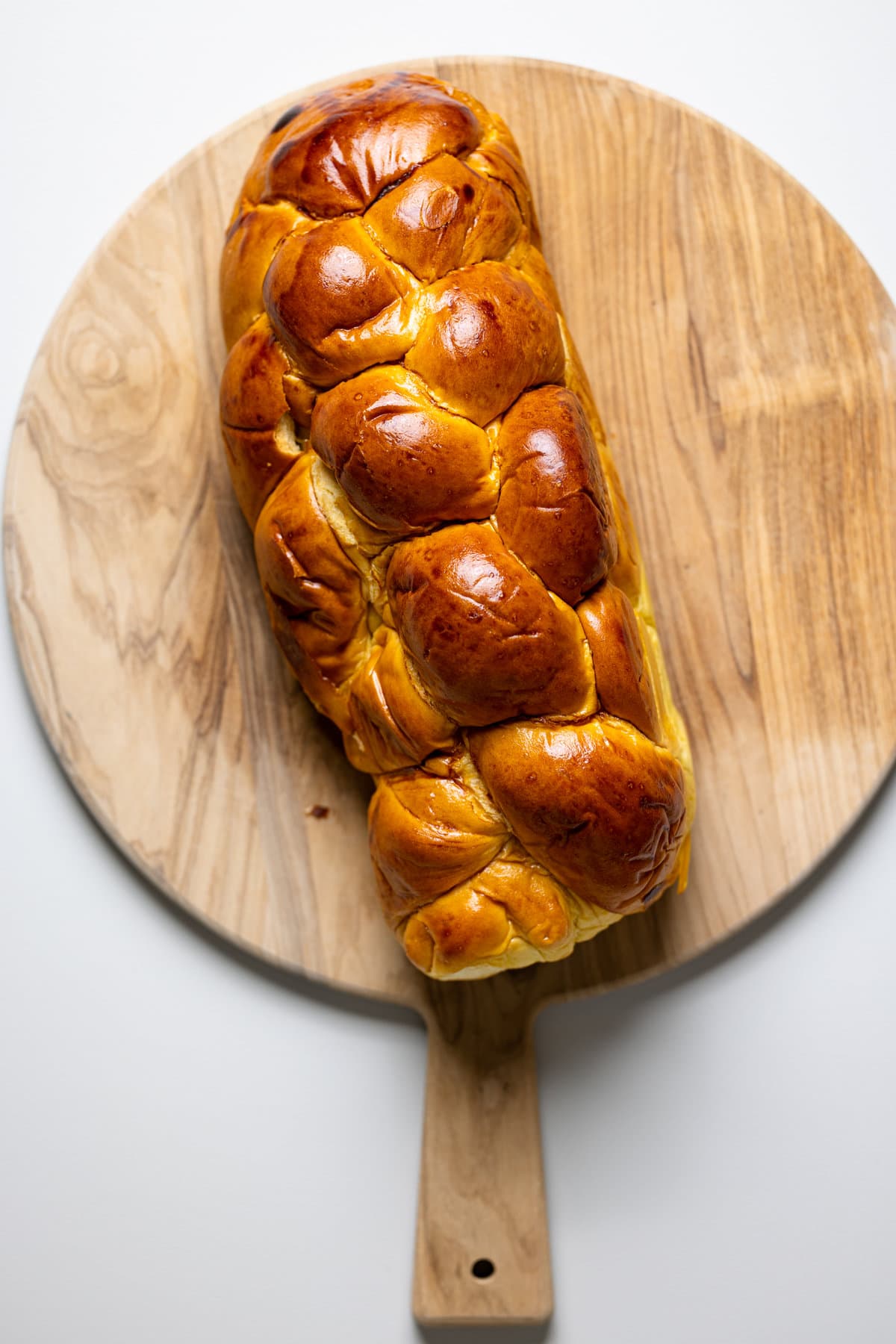 Loaf of brioche bread on a cutting board