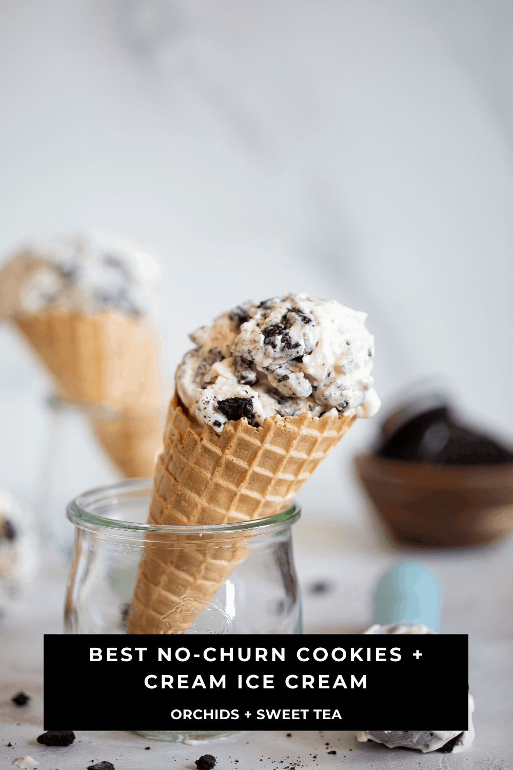 Ice cream cone with text \"Best No-Churn Cookies + Cream Ice Cream.\"