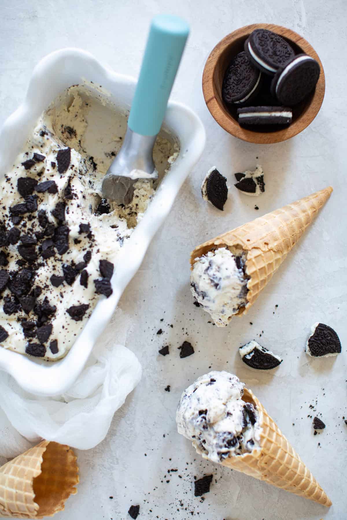 No-Churn Cookies and Cream Ice Cream in a container and in cones.