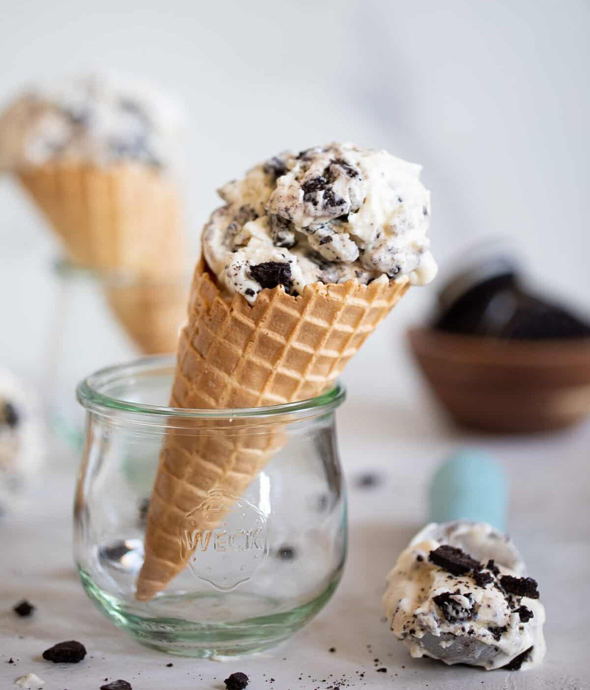 Best No-Churn Cookies + Cream Ice Cream