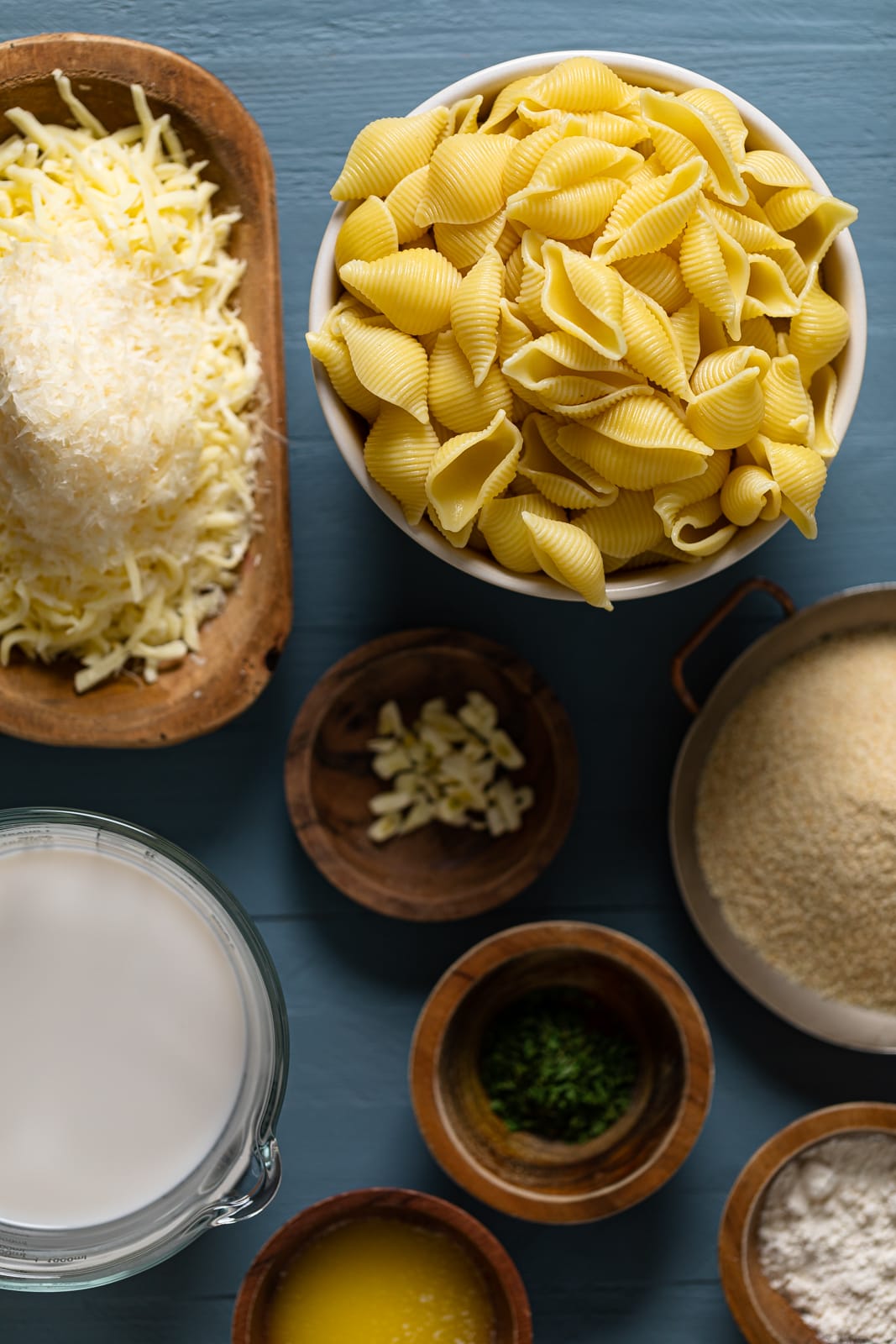 Ingredients for Southern Baked Mac and Cheese with Breadcrumbs including noodles, cheese, and garlic