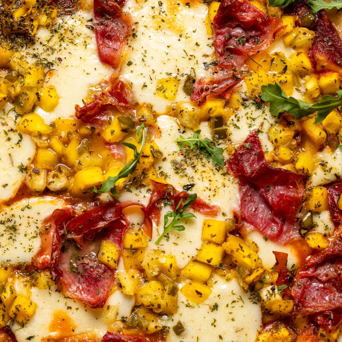 Image of baked Hawaiian pizza with toppings.