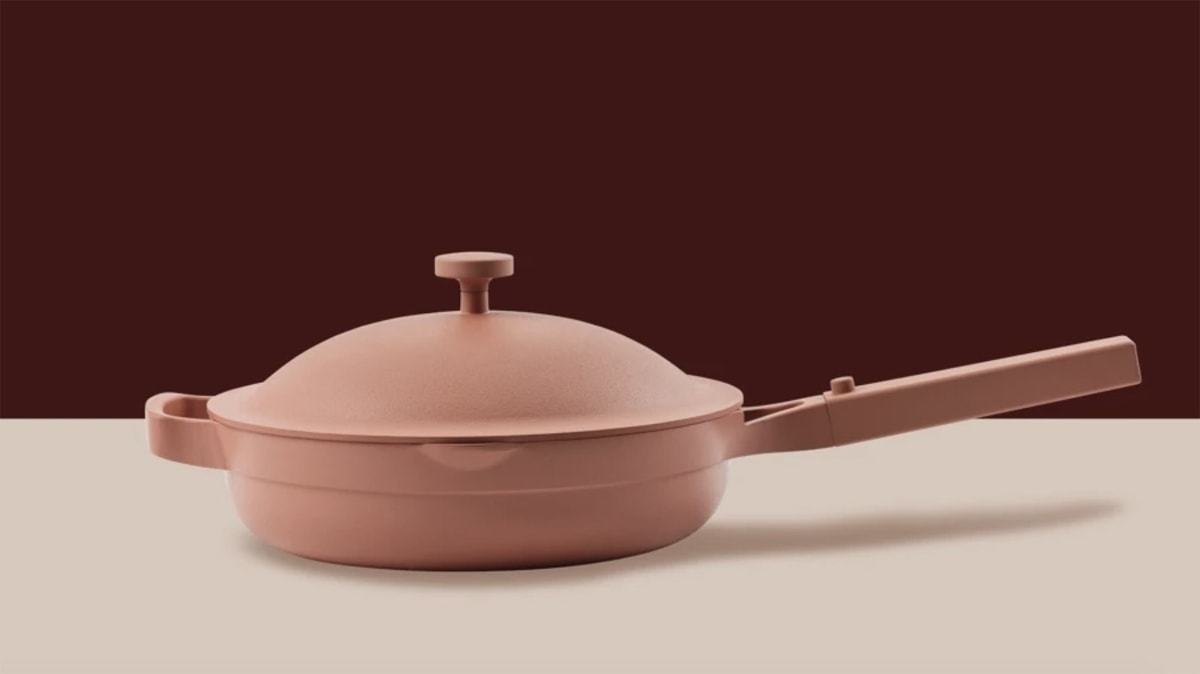 Dusty pink ceramic nonstick pan