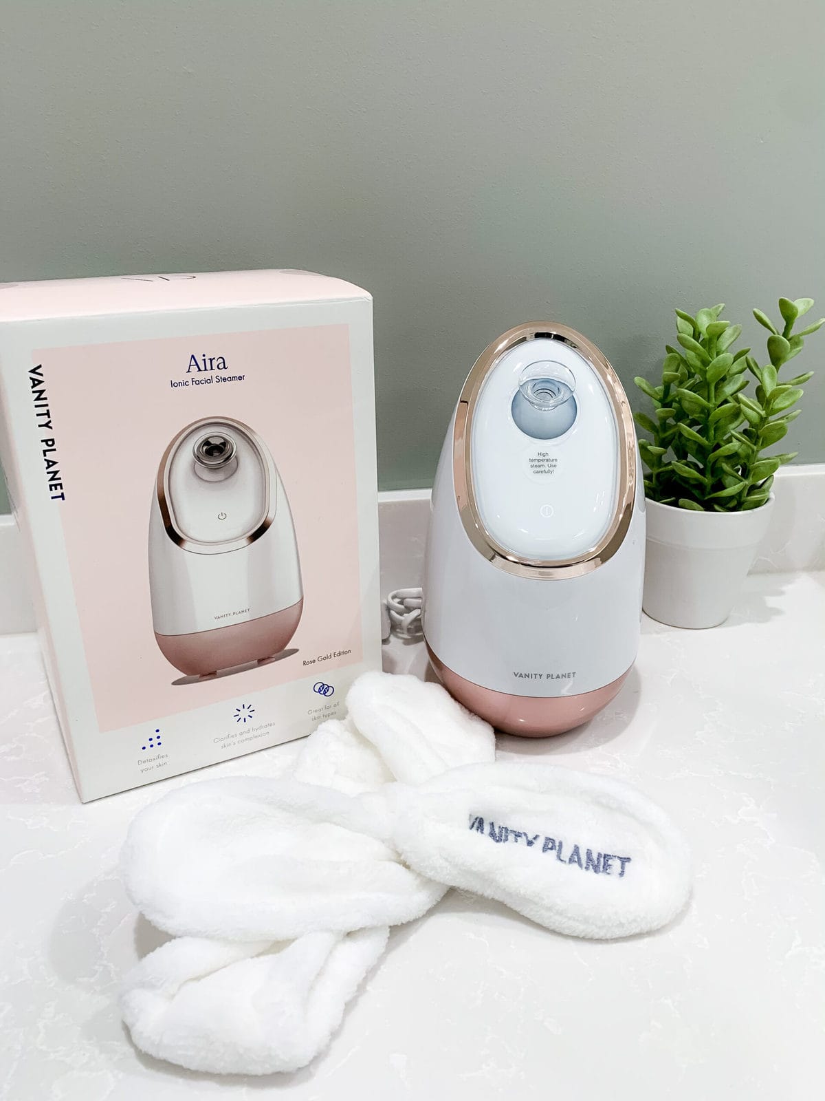 White and rose gold Vanity Planet Aria face steamer