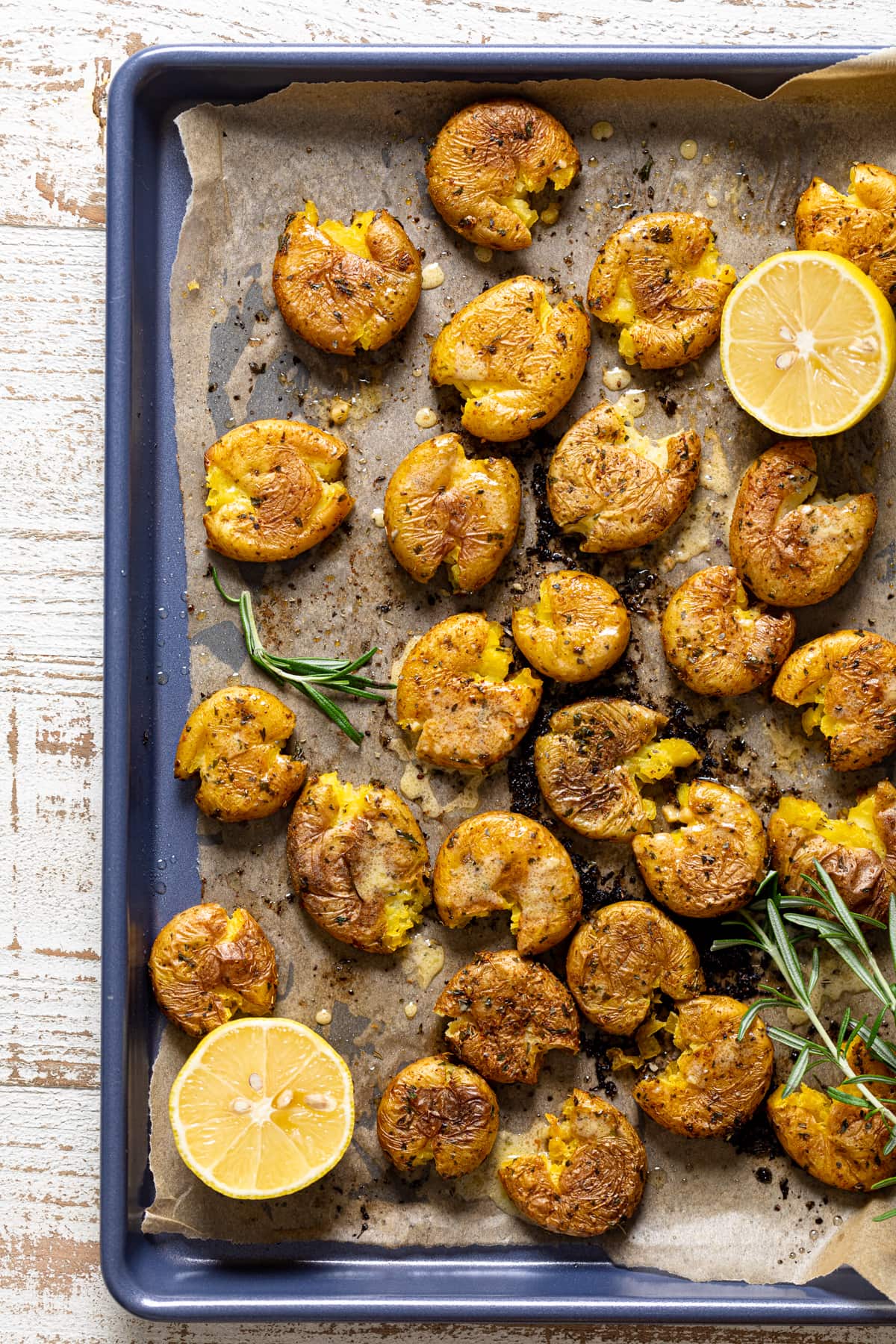 Super Crispy Smashed Potatoes (With Herbs) - Alphafoodie