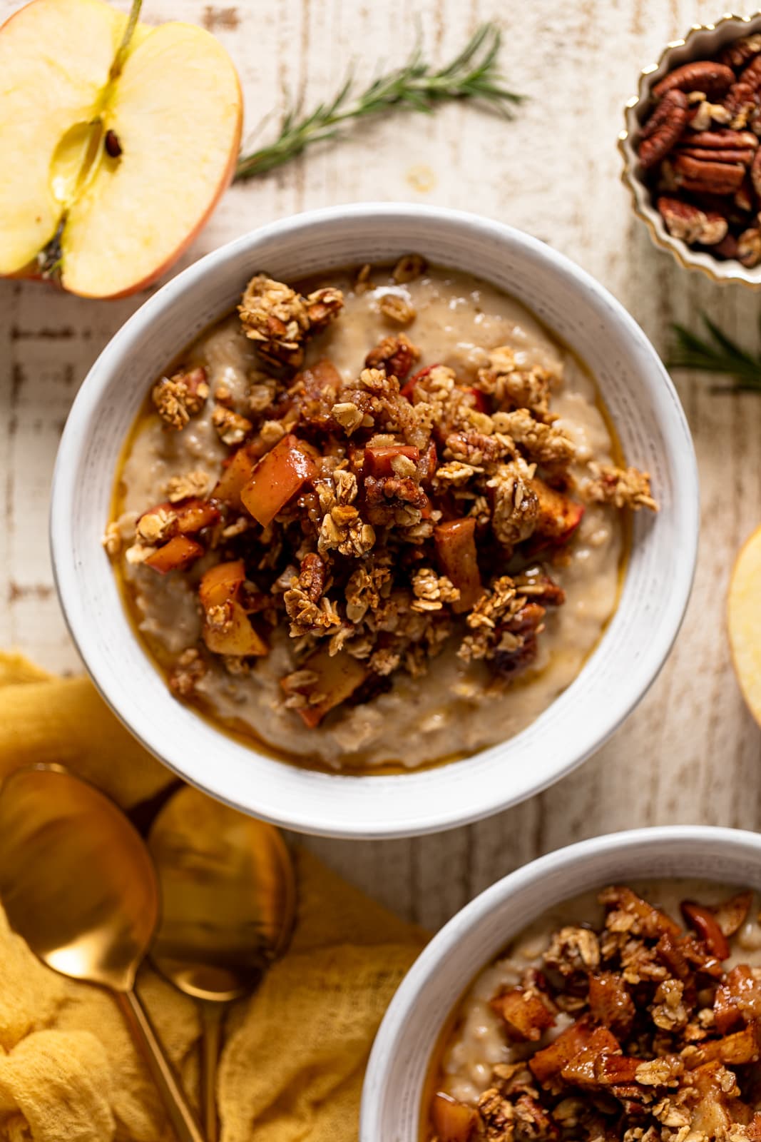 Healthy Breakfast Apple Crumble Oatmeal Bowl