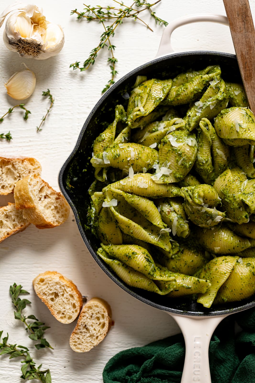 Pan of Creamy Roasted Garlic Kale Pasta with Parmesan next to slices of bread