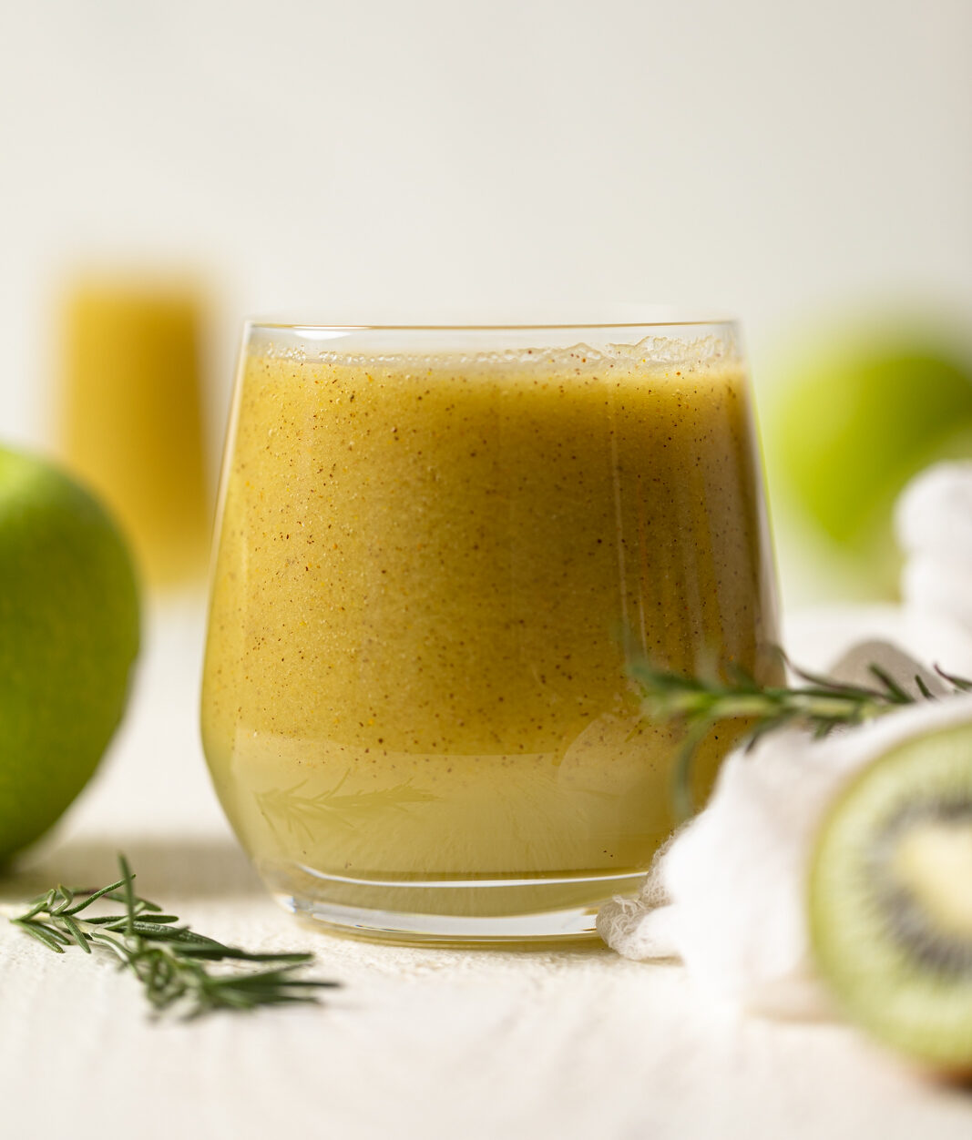 Cleansing Apple Kiwi Juice