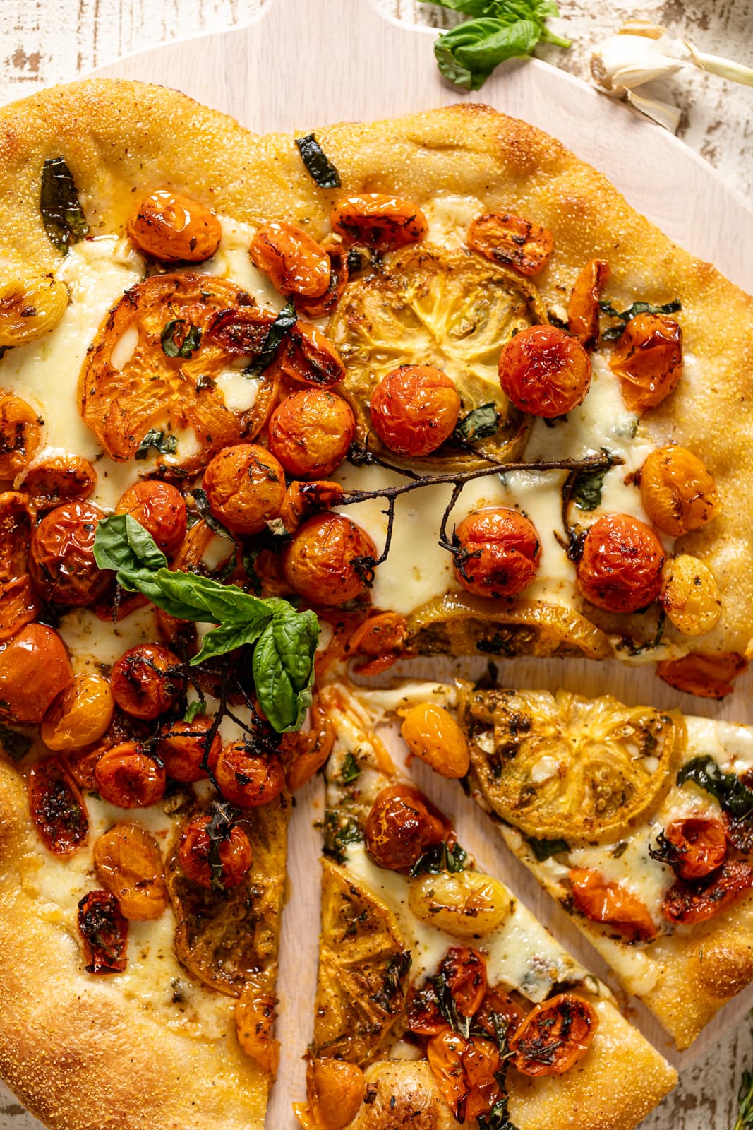 Sliced Herbed Butter Tomato Pizza