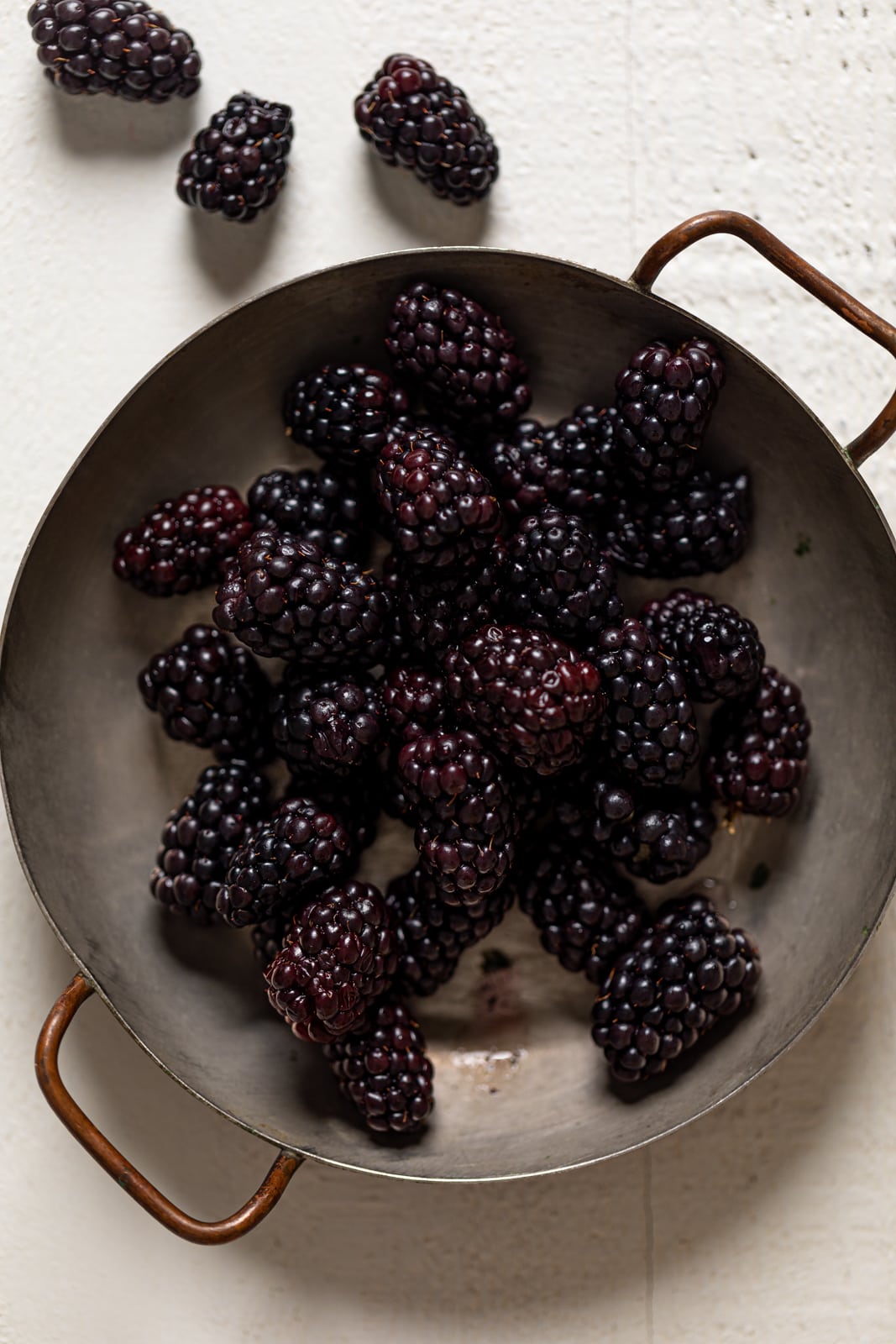 Bowl of blackberries