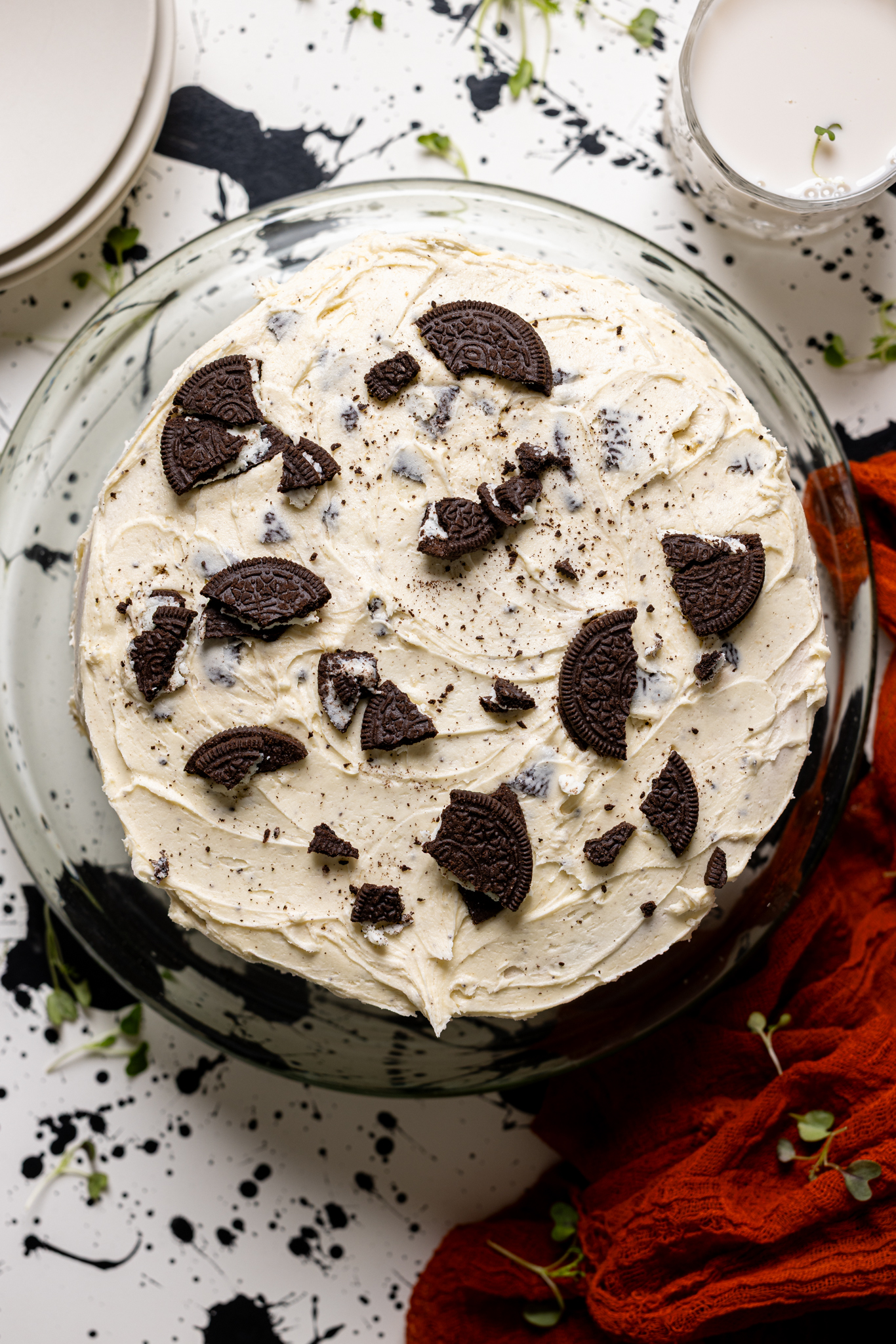 Image of overview of Oreo Cake on a cake stand.