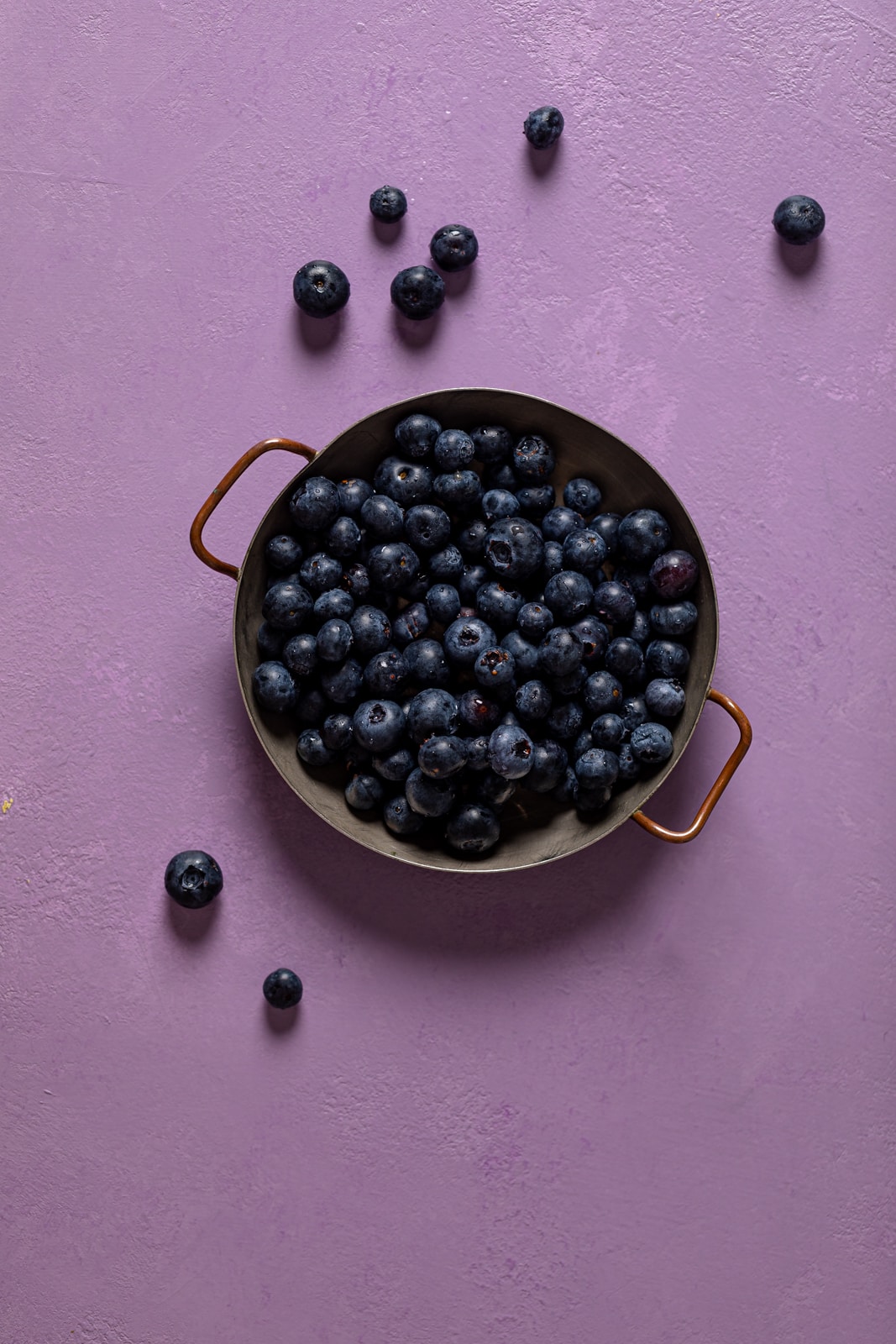 Bowl of blueberries