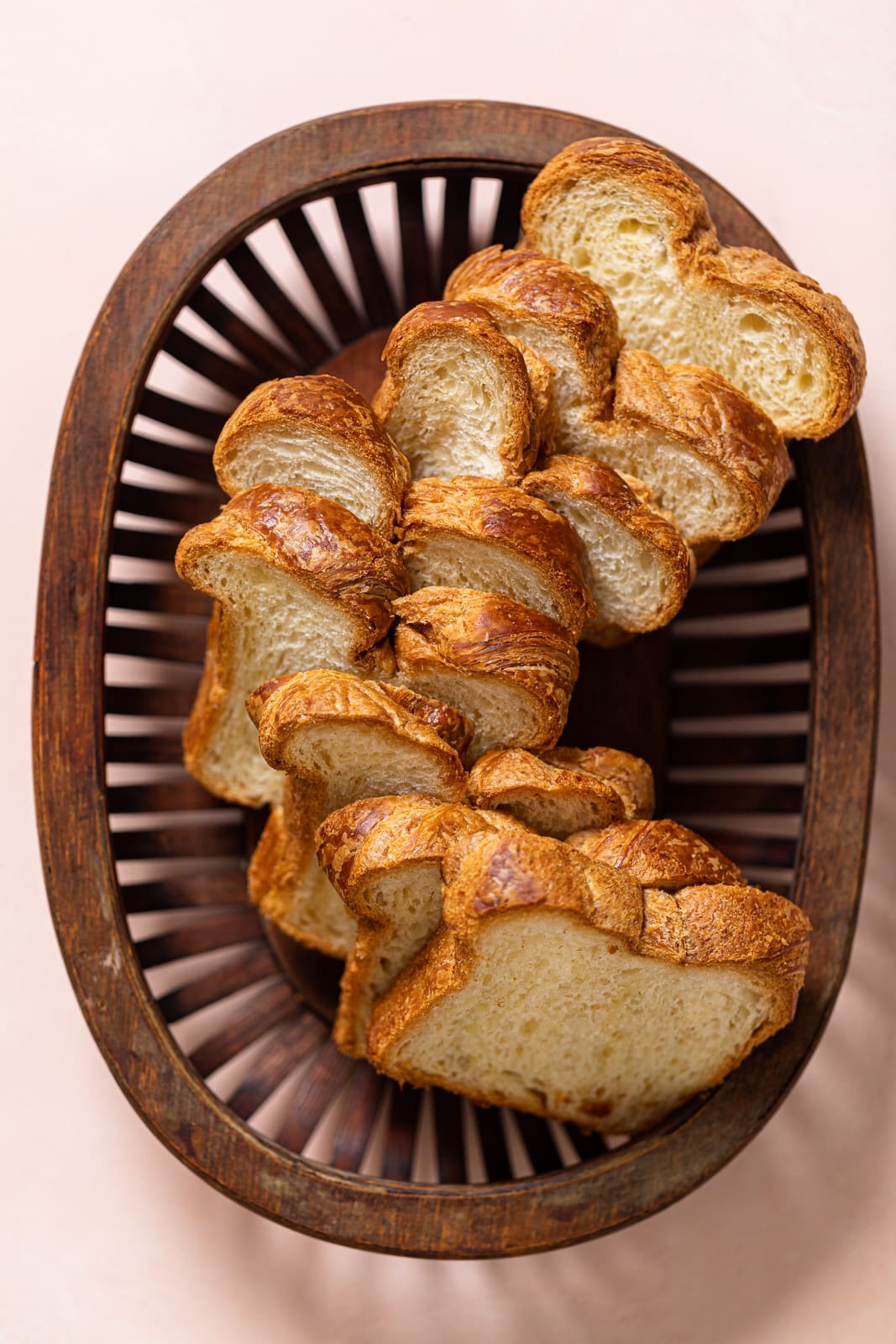 Basket of sliced bread