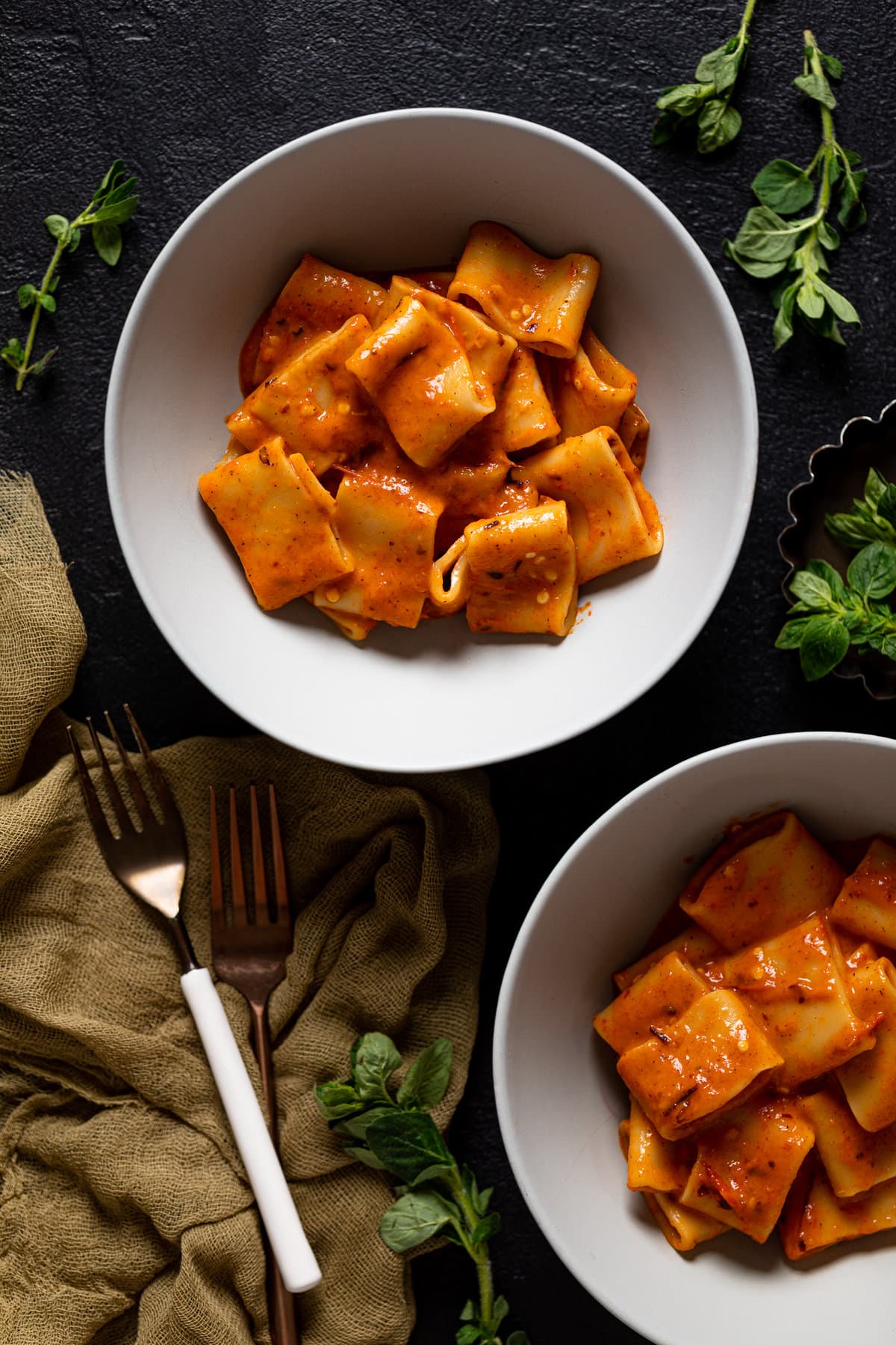 Two bowls of Spicy Roasted Red Pepper Pasta