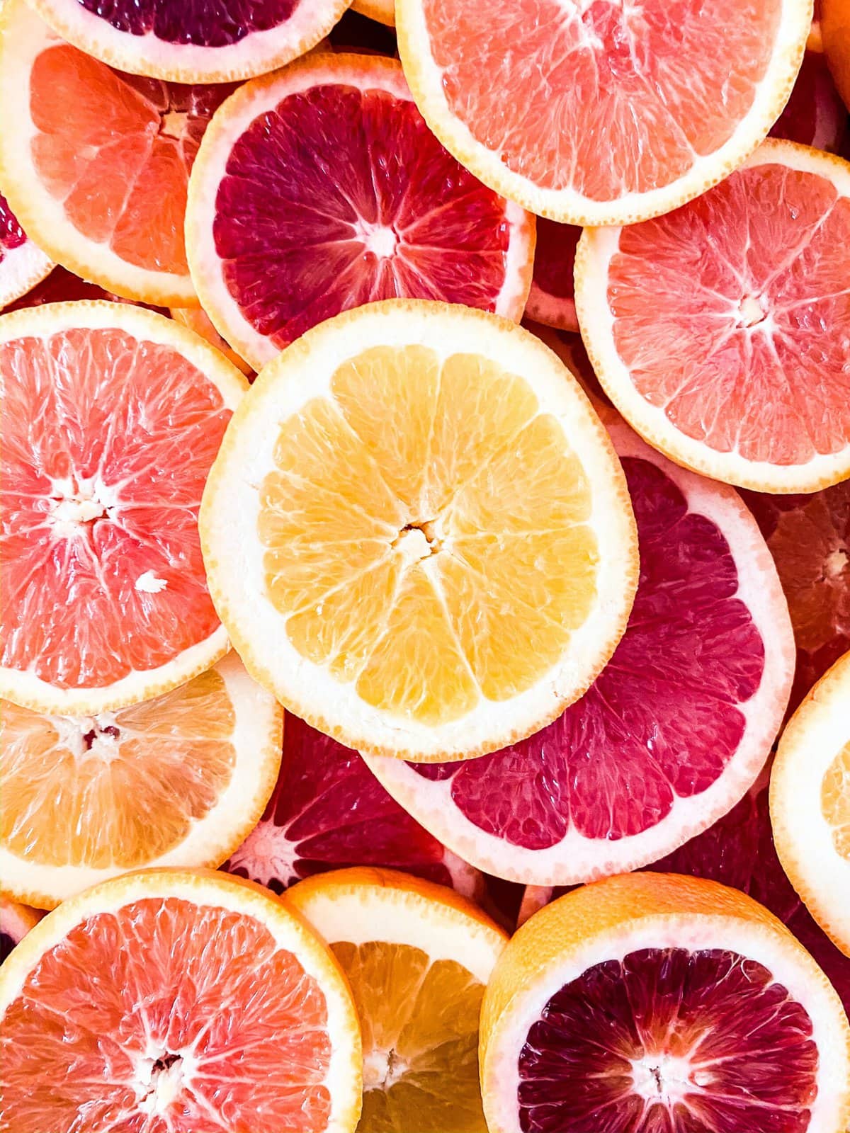 Citrus fruits cut.