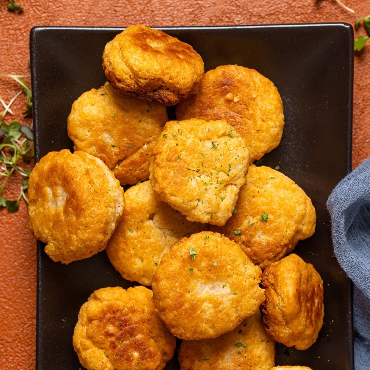 Fried dumpling on a black plate.