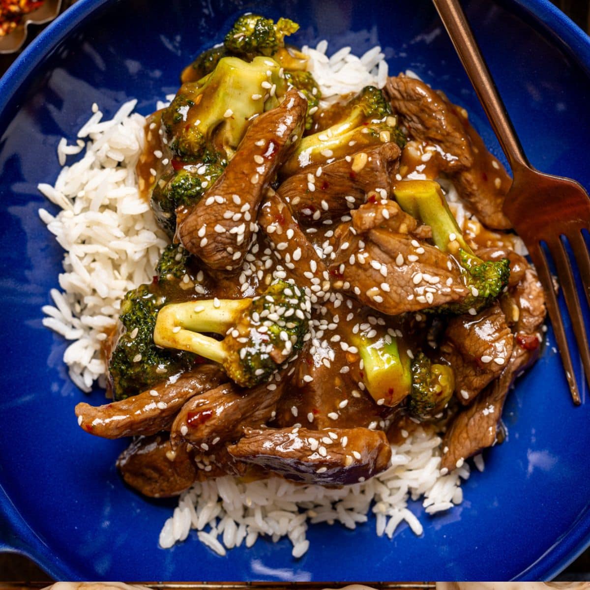 Up close shot of beef and broccoli in a blue plate.